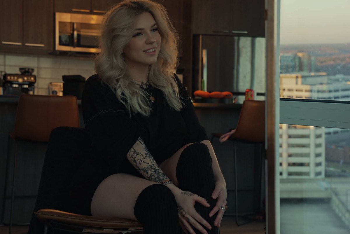 EevieAspen's tweet photo. I'll be your girl next door🖤 https://t.co/CUHN2FnIEJ