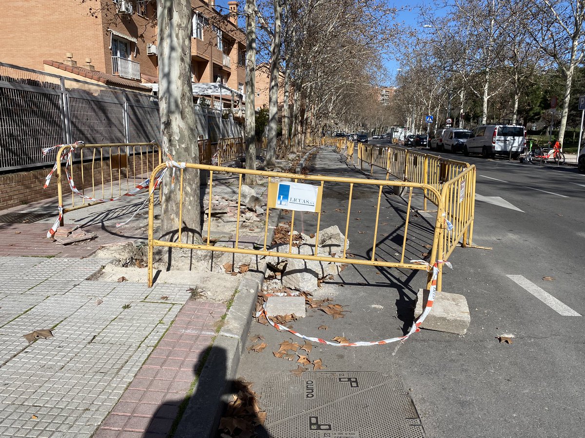 Pfsaez's tweet photo. Hola @AytoAlcorcon. Esto lleva meses parado, sin ningún tipo de avance. ¿Cuando está previsto acabarlo? CC @Hardcorcon @baquerator #Alcorcon https://t.co/BsOoNbahFe