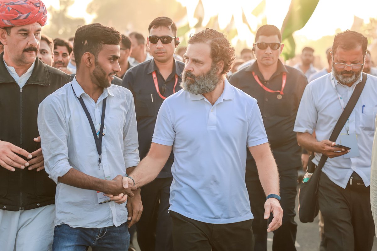 TalimkhanINC's tweet photo. 𝗕𝗶𝗴 𝗯𝗿𝗼𝘁𝗵𝗲𝗿 𝗥𝗮𝗵𝘂𝗹 𝗚𝗮𝗻𝗱𝗵𝗶❤💞🫶
#BharatJodoNyayYarta #RahulGandhi 
#RahulGandhiVoiceOfIndia #kc #viral #India @RahulGandhi @kcvenugopalmp @priyankagandhi @ashokgehlot51 @bharatjodo @GovindDotasra @dnetta @kharge @TikaRamJullyINC @JitendraSAlwar 
#love #mydeaf https://t.co/YBbAXMqDQ2