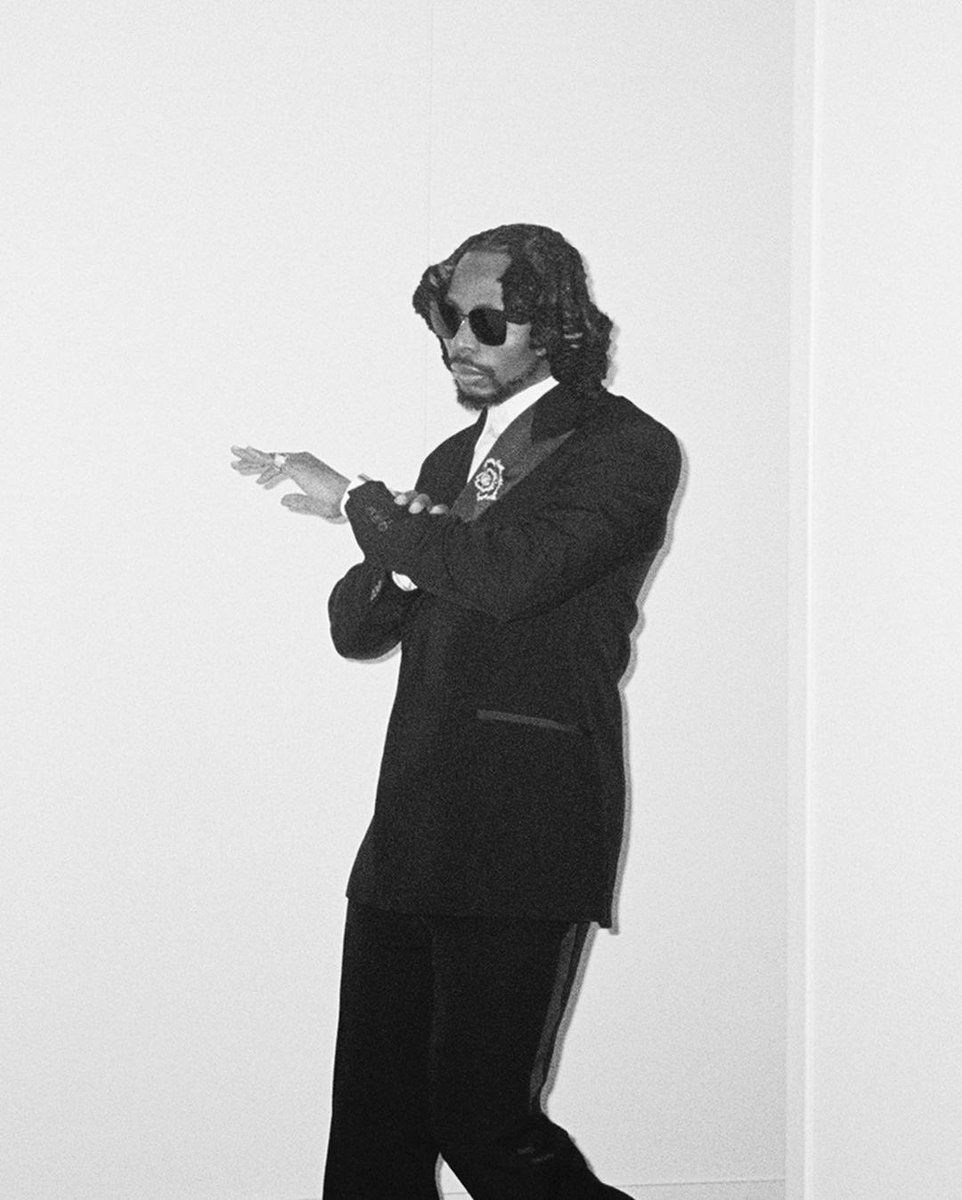 walesbonner's tweet photo. Asake wears the #WalesBonner Rise Jacket and Rise Tailored Trousers from the Autumn Winter 2024 Collection at the 2024 Recording Academy Honors presented by The Black Music Collective. Los Angeles, February 1, 2024.
⠀⠀⠀⠀⠀⠀⠀⠀⠀
#Asake #DreamStudy https://t.co/DswvhkvgBX