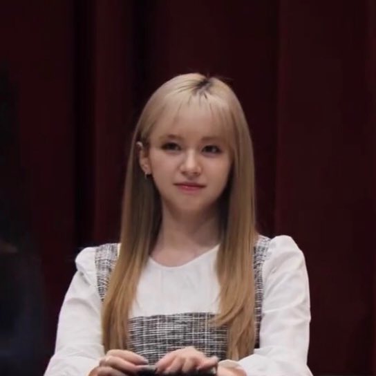 pyheez's tweet photo. “you’re staring”                “you’re beautiful” https://t.co/IJwr09WJjB
