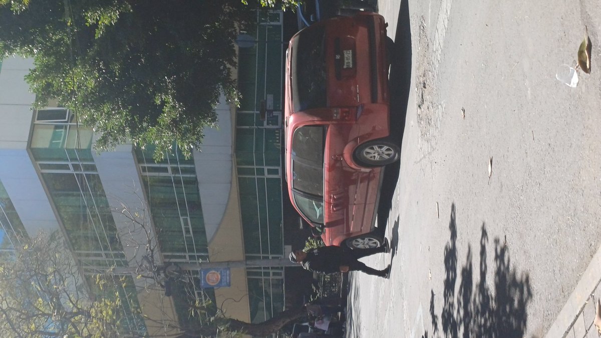 Gabo__1008's tweet photo. Oye @UCS_GCDMX @SSC_CDMX @SandraCuevas_  @GobCDMX  podríamos venir a quitar a los franeleros que están en toda la calle de toledo en sevilla por favor.   Si no les das $$ no te dejan estacionar en esa calle y alrededores https://t.co/DA1zOFTEv4