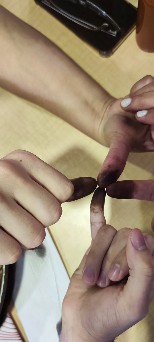Comunidad educativa, población en general ¡Vamos todos a votar!, en línea o presencial pero vamos todos a votar. 

Es tu derecho, es tu deber.
¡Los cambios deben continuar!🖐️