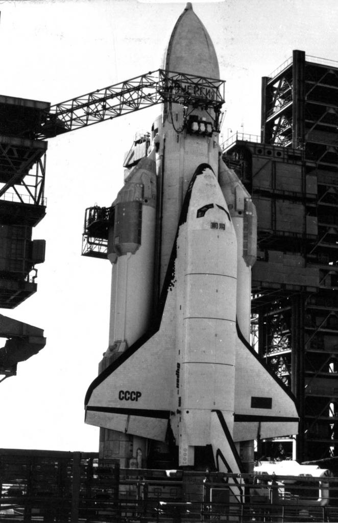 Energia 1L and Buran on Baikonur's pad 110/37 before the maiden orbital flight of the orbiter.