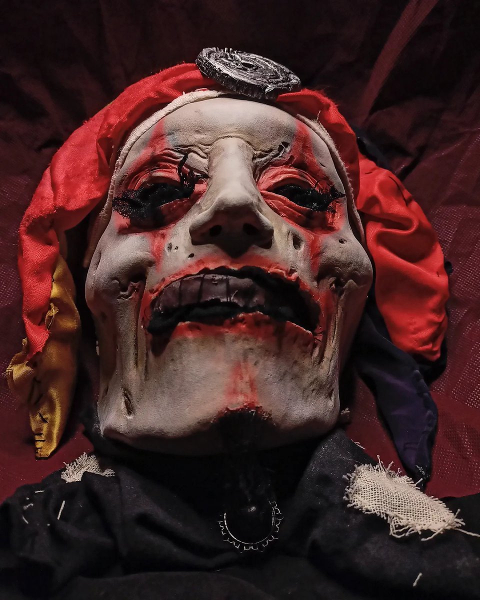 EnricoPalmaMask's tweet photo. Mummified Jester Head, inspired by the infamous Forum Novelties Jester mask used by @slipknot #jimroot during s/t and IOWA eras.

#slipknot https://t.co/jvS8npMgjd