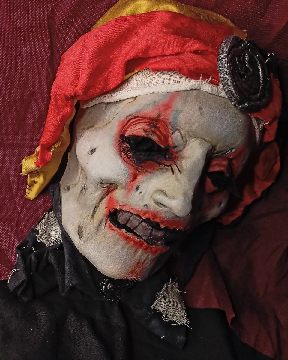 EnricoPalmaMask's tweet photo. Mummified Jester Head, inspired by the infamous Forum Novelties Jester mask used by @slipknot #jimroot during s/t and IOWA eras.

#slipknot https://t.co/jvS8npMgjd