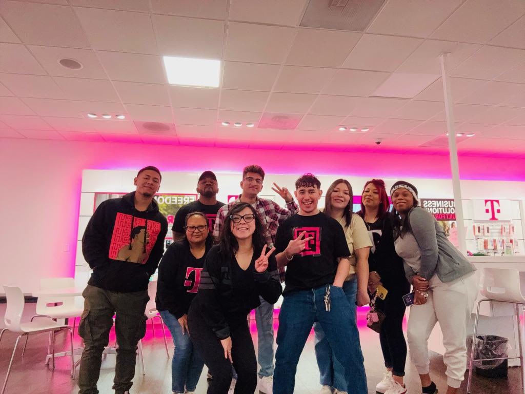 What a successful meeting for the champs 💰 <a href="/stephy1495/">Stephanie Galvan</a> <a href="/D_Hernan31/">David Hernandez</a> <a href="/tobiastjones/">Toby Jones</a>