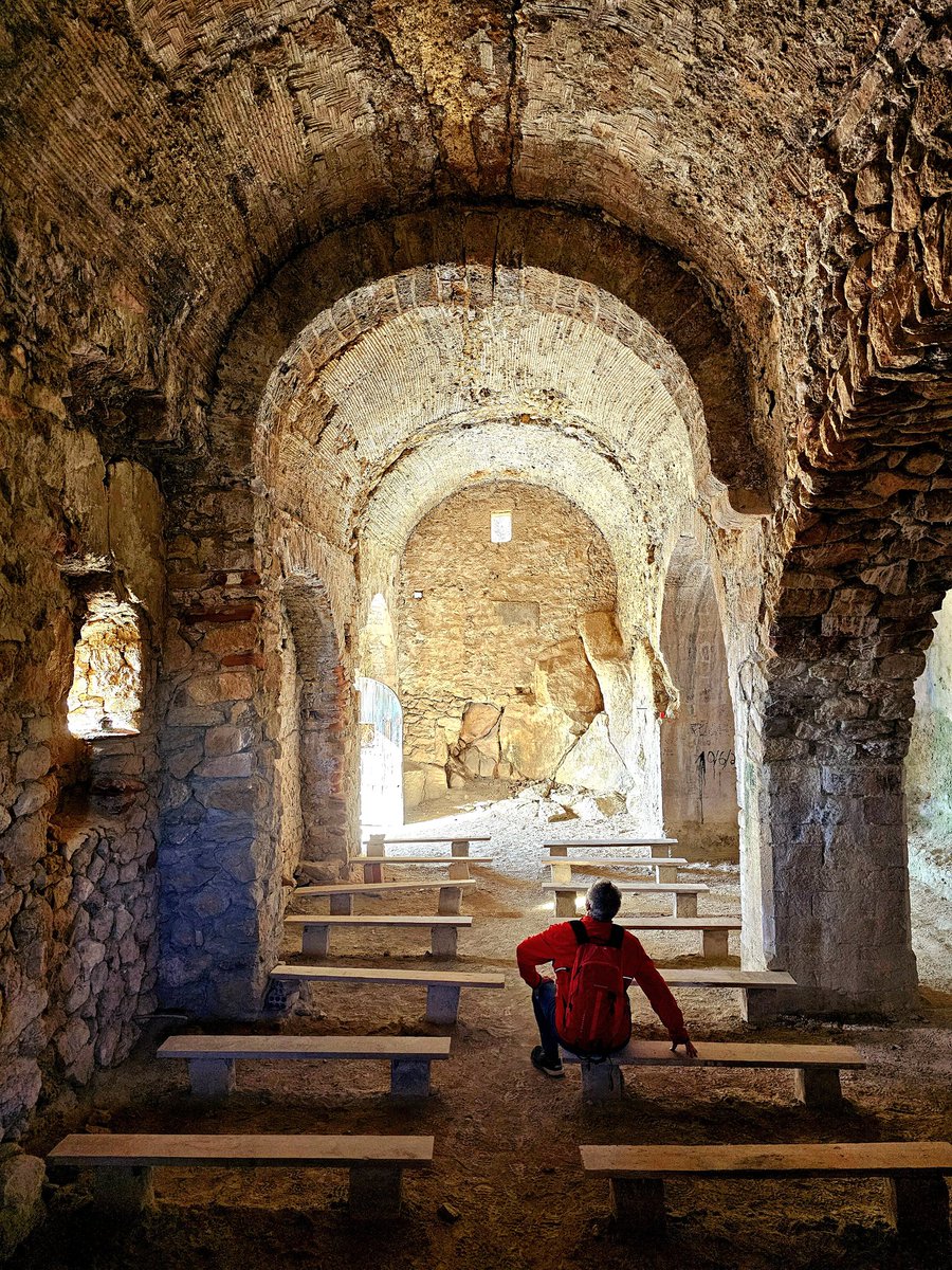 camins_de's tweet image. (1/4) El #Montmell és un petit tresor ecològic, un bagul natural carregat d'història i llegendes.
I si no fós per l'avarícia humana, l'escassa preparació dels gestors polítics (que ve des d'antic) i l'afany d'urbanitzar el que no és urbanitzable aquest massís seria...