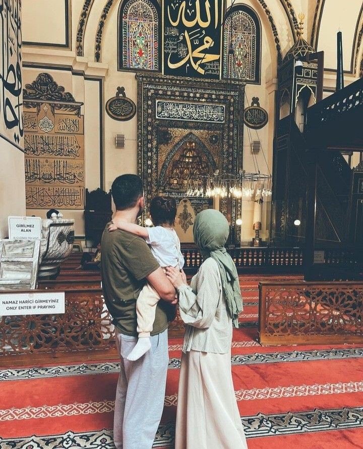 "Ve kalpleri birbirine ısındıran yalnızca Allah’tır."

|Enfal, 63