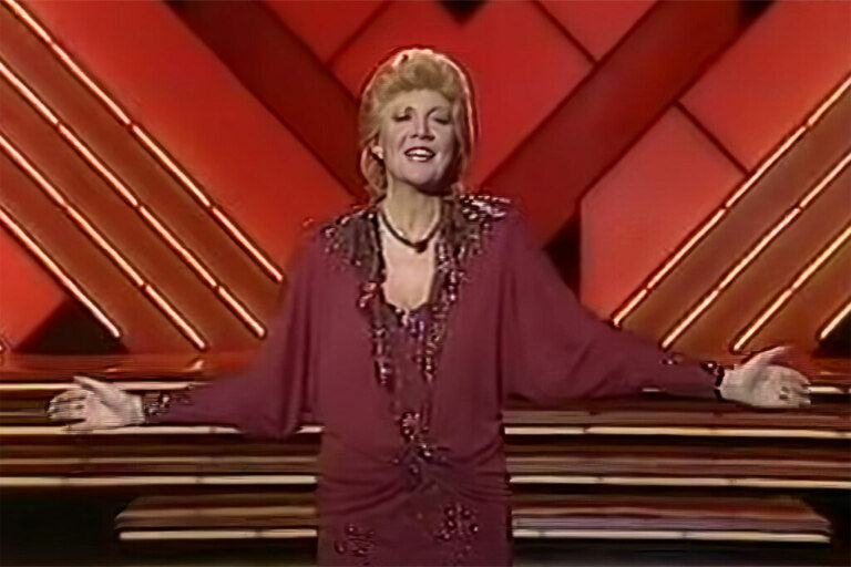 Мастер в психушке: наконец-то я один, отдохну от этой дьявольщины, спокойно посплю
Воланд, который УЖЕ лежит на кровати в психушке: 
#МастериМаргарита