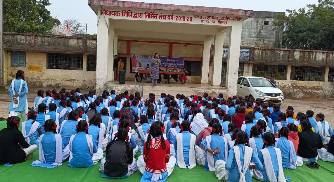 AlkaMahobia's tweet photo. Promoting menstrual hygiene and women's empowerment on Balika Diwas at a government school in Bhilai. Investing in the well-being of teenage girls today is an investment in empowering the next generation. https://t.co/POS6KBUwOq