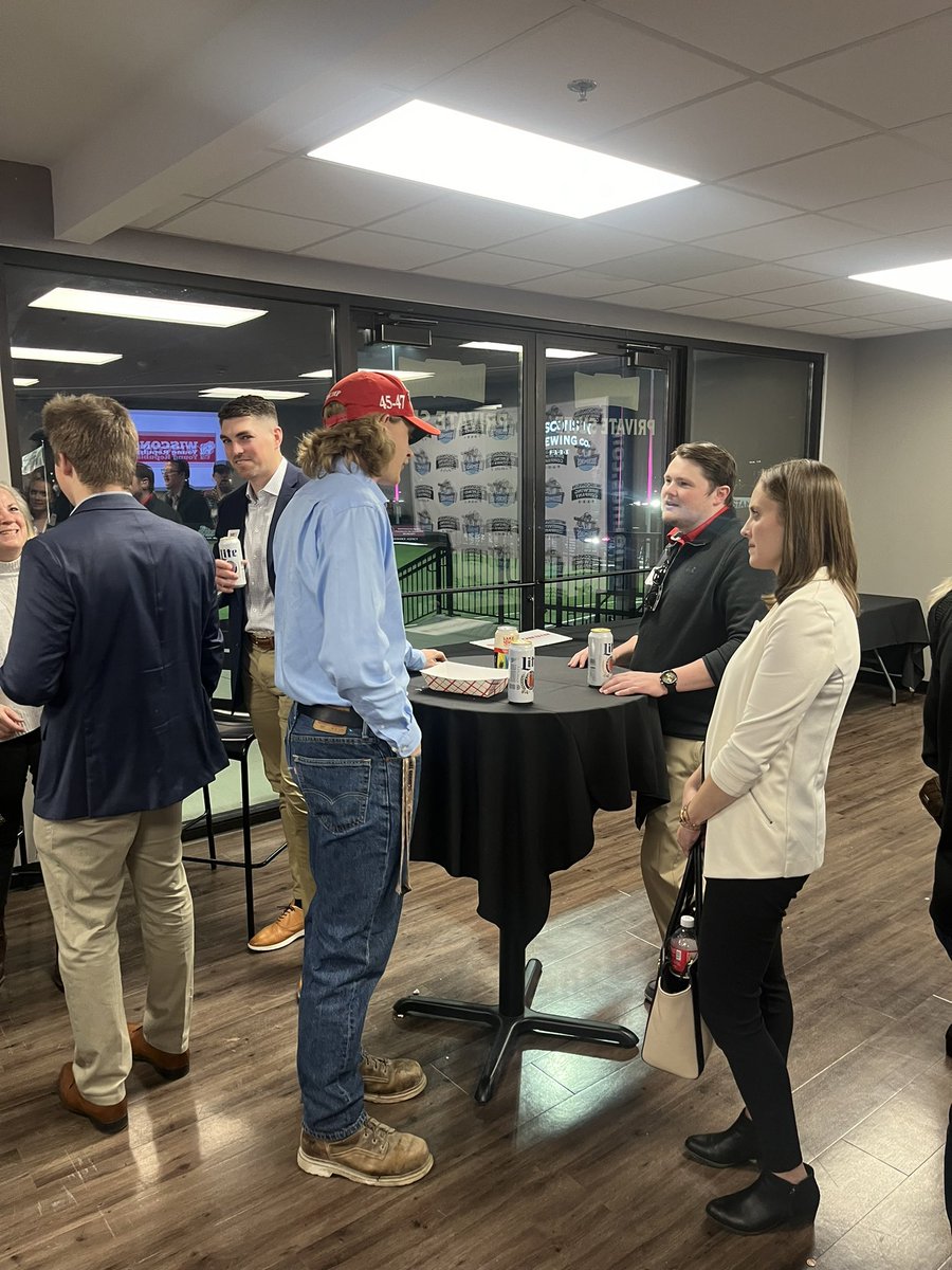 StaceyforWI's tweet image. Met veteran and retired deputy sheriff Ron at the gun show in Jefferson County. We then spent time with Wisconsin Young Republicans in Oconomowoc. It’s exiting to see the number of young people wanting to get involved and give insight on how to reach their generation!