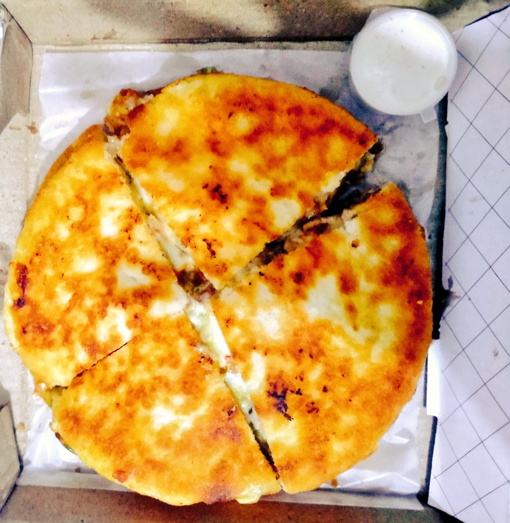 WaseemAnjumch's tweet image. Lets have a pizza stacker 
#nightcraving
#pizza 
#stacker