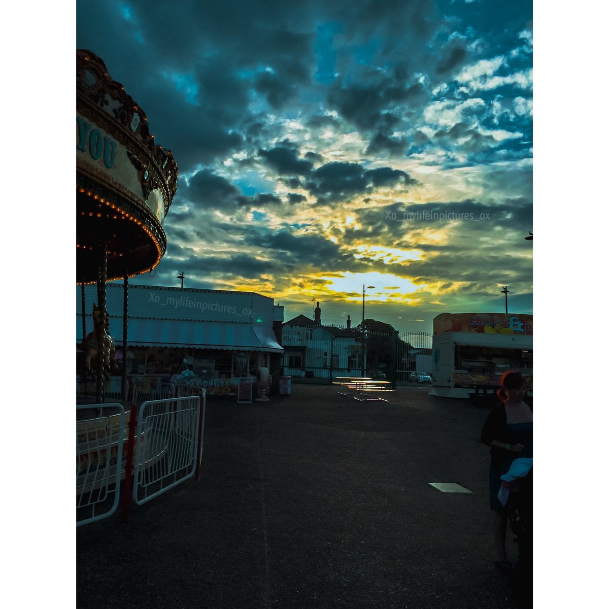 Another glorious sunset 🌅 #sundayvibes #blessed #clouds #colourful #England #Norfolk #outdoors #photograghy #photographer #photographylover #fun  #fair #rides #sky #sunset #Scenery #fairground #amusementpark