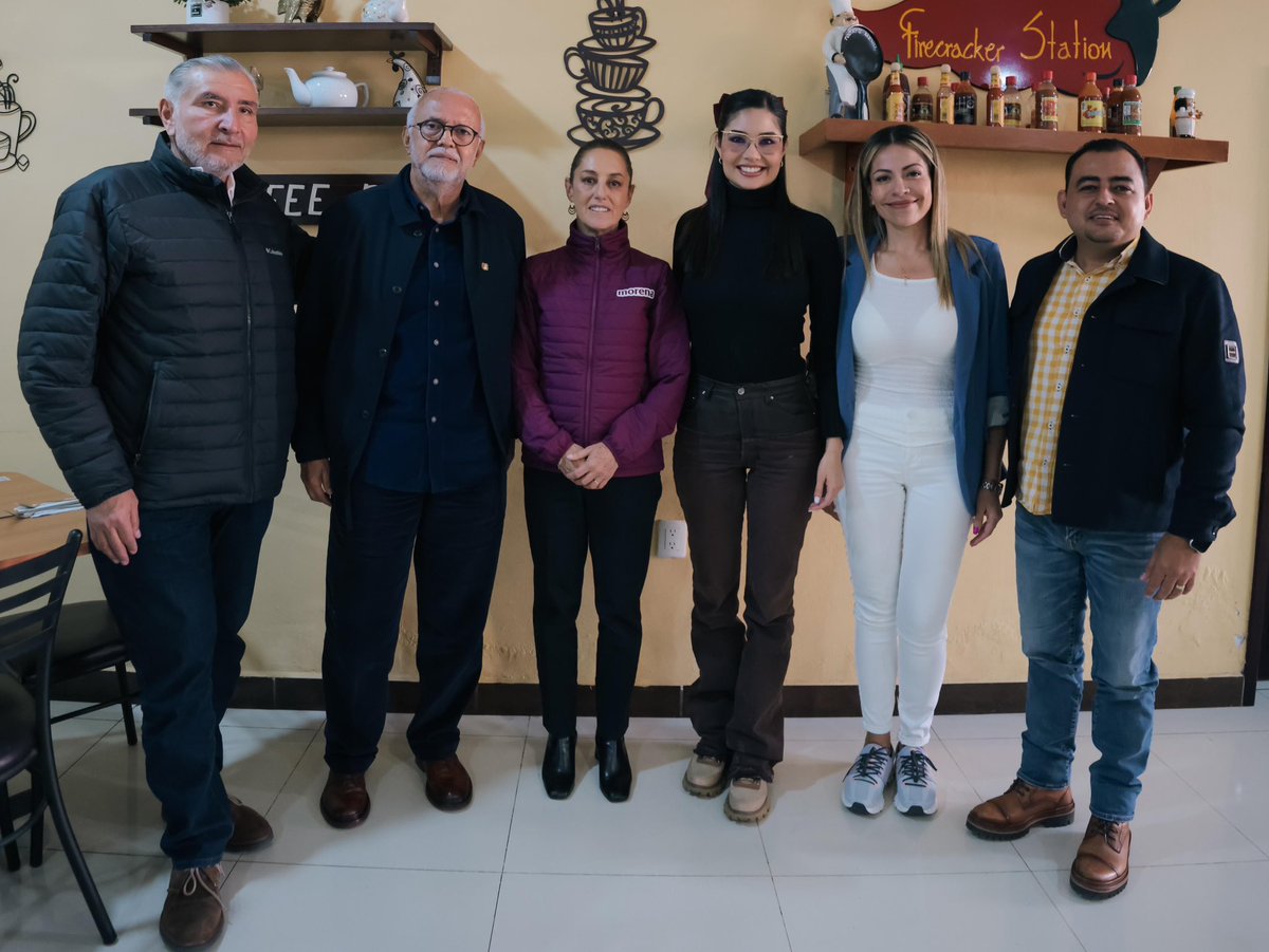 Con compañeras y compañeros en Nayarit @MiguelANavarroQ, @adan_augusto, @GeraldinePonce_, @Julio_LeonT y Diana López Zurita.