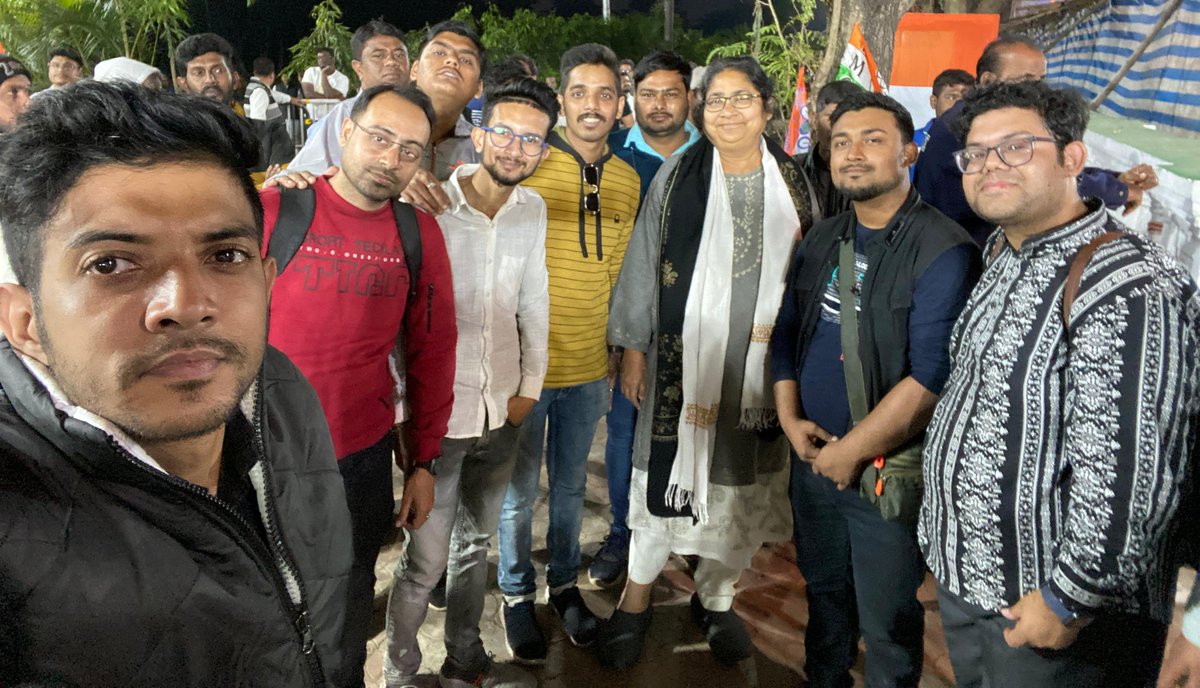 IndiaWantsMB's tweet image. Proud Moment as the @IndiaWantsMB community stood in solidarity with #TMYC at the #DharnaManch against injustice and deprivation towards #Bengal by @BJP4India.
Our team had an incredible opportunity to meet esteemed personalities @KunalGhoshAgain, @sayani06, @Dolasen7,