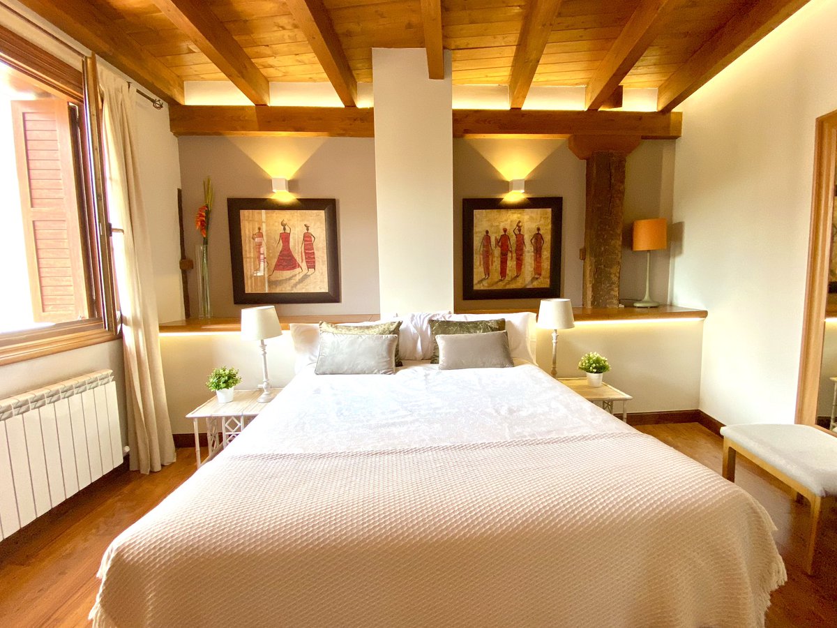 ezcaray's tweet photo. ☀️Domingos al sol en Ezcaray ☀️
 
Descubre la magia de La Rioja bajo el cálido sol de febrero en nuestros Apartamentos Ezcaray 💚🍇🚴🏽‍♂️ 
 
☎️ Reservas: 618 70 85 85 
📩 info@apartamentosezcaray.com https://t.co/FdKesUi6r9

 @lariojaturismo @info_ezcaray 
#EsoQueSientesEsLaRioja https://t.co/W0ZfmV5DlD