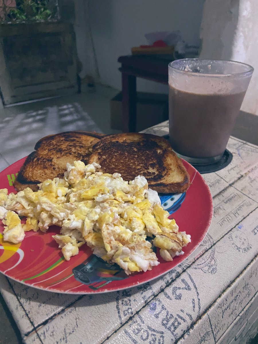 Café da manhã à noite..
Sim, não sou obrigada a nada