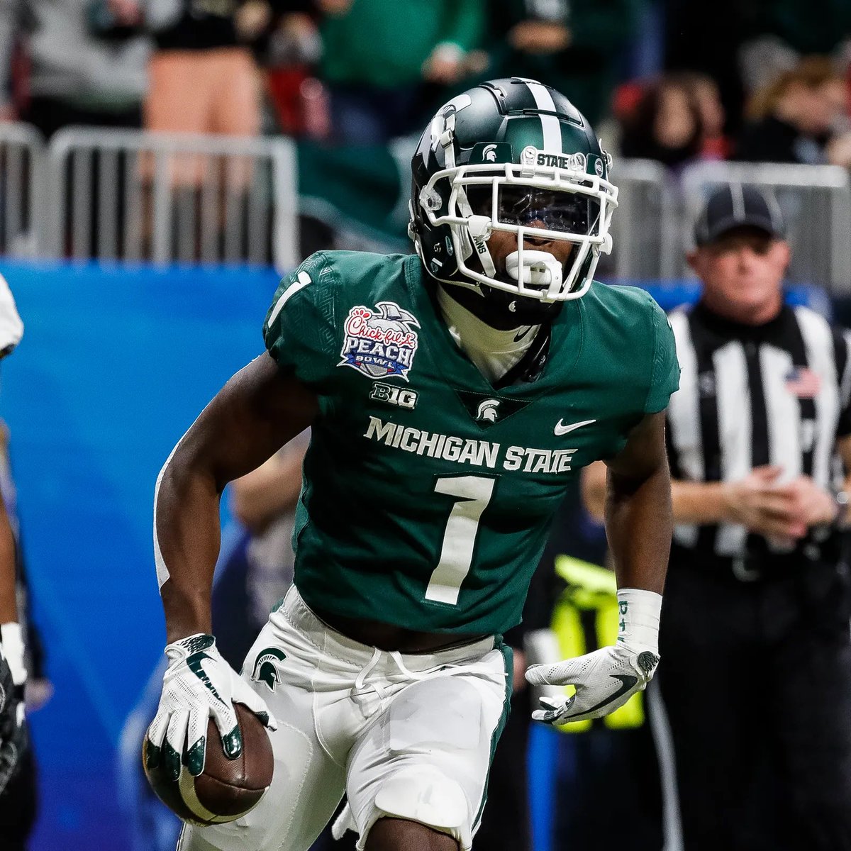 After a great conversation with @JoeS_Rossi I’m extremely blessed to have earned an offer from Michigan State University!!!⚪️🟢 #gospartans #big10 @CoachRocBatten @tthasselbeck @BlakeBedd @Jason_Maxwell9 @AllenTrieu @adamgorney