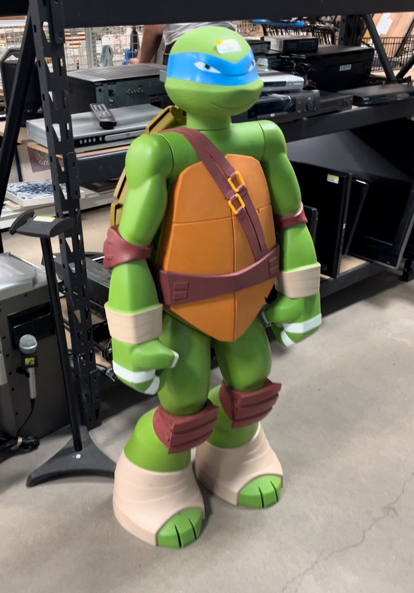 InfinityToyzOKC's tweet photo. My LARGEST @GoodwillIntl find to date!  A TMNT Leo that is over 4’ tall!  Couldn’t pass him up for the price &amp; I now have a sentry to stand guard over my collection! 😂 https://t.co/hiaPboxO4n