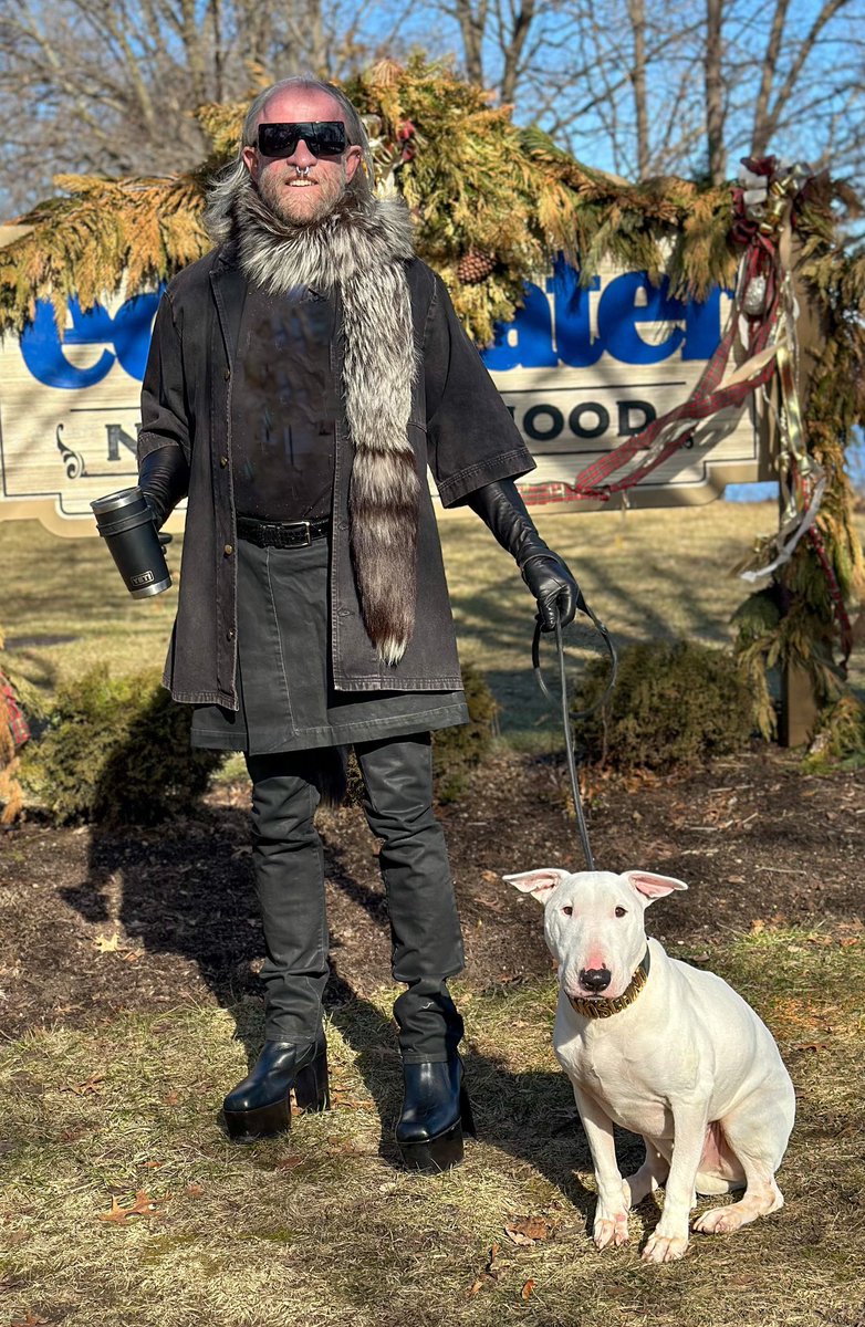 ml_hades's tweet photo. George brought his coffee along, too, and Billy’s on lookout. #RobertsFurs silver fox fling #WillyChavarria lapel denim jacket #BarneysNY t-shirt #RickOwens Limo Fall 2011 pants with skirt #RickOwens Larry Fall 2019 Kiss heels #MichaelKors gloves #RickOwens “Documenta” sunglasses https://t.co/2CI98znmEp