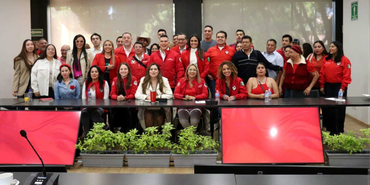 MaxtaGlez's tweet photo. Comienza una nueva historia para la @AlcCuauhtemocMx donde todos y todas nos veremos representados y nos sabremos escuchados, porque en el @PRI_Nacional cabemos tod@s. @alitomorenoc @AlessandraRdlv @TaniaLariosMX @SilviaSanBarr  @PabloAnguloB https://t.co/2fDYGdNbRS
