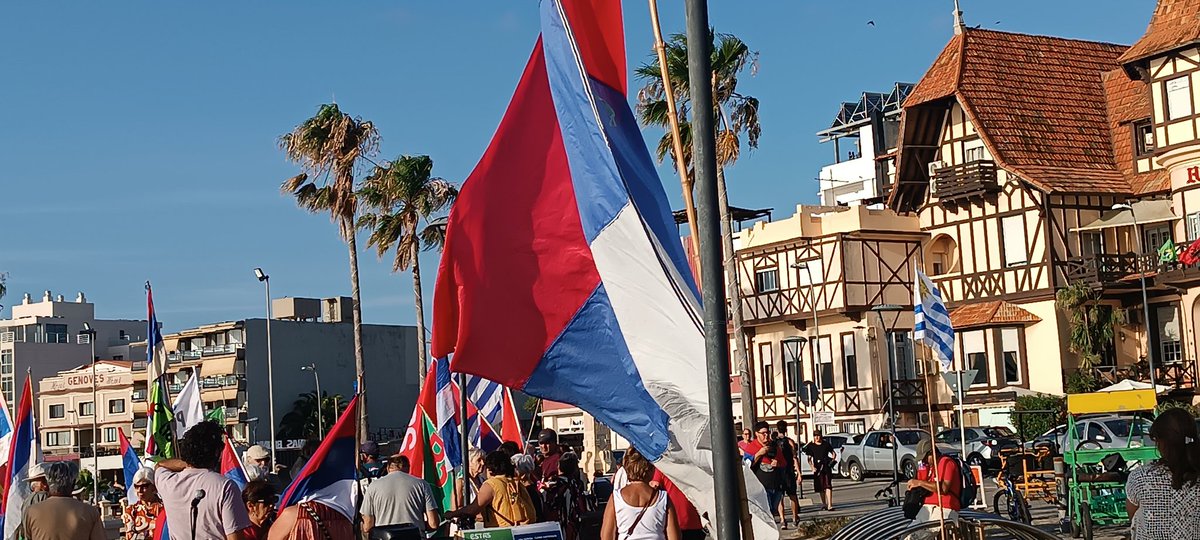 CteMondello's tweet photo. 🥰Que juntada nos mandamos

Empezó a caminar el tren de los sueños🚂

53 años del Frente

A puro corazón ❤️

SUMATE🔴🔵⚪🌄

#PorUruguay🇺🇾 https://t.co/bvqxlFE8S0