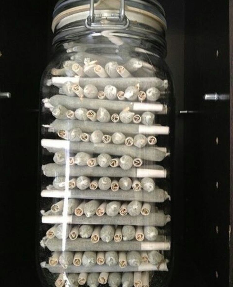 WeedPorns's tweet image. How many joints are in here?