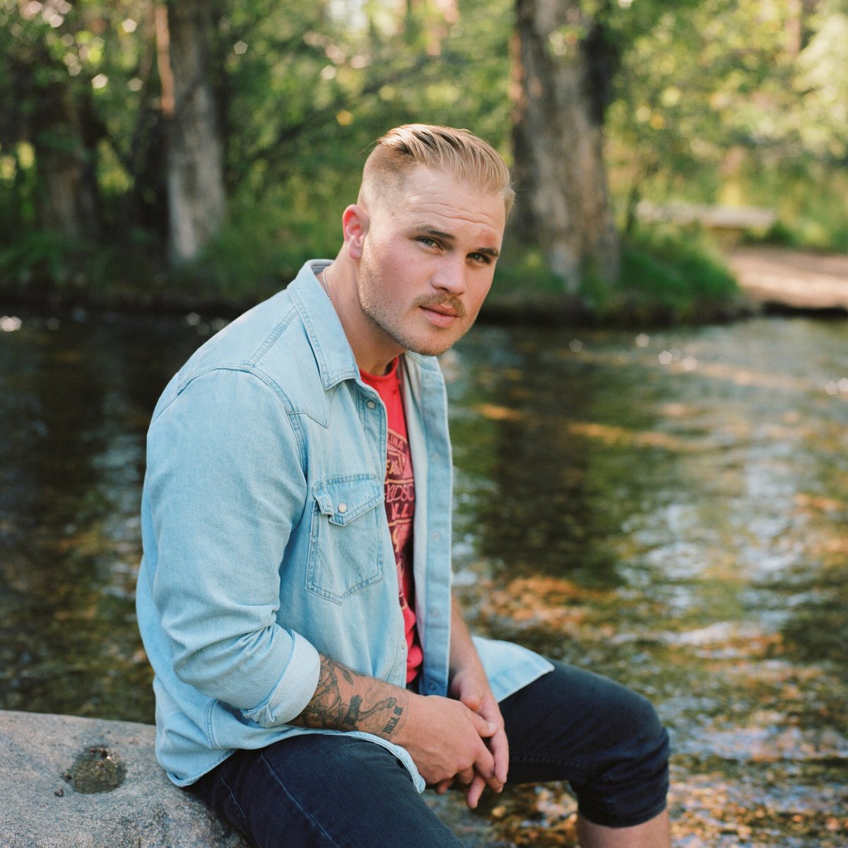 chartdata's tweet photo. Zach Bryan has won his first ever #GRAMMYs award (@zachlanebryan). https://t.co/oXeU4NCUYD