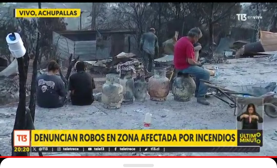 Chileno17039890's tweet photo. #ULTIMAHORA Miserables andan robando lo poco y nada que le quedó a la gente después del siniestro... SON UNOS CDSM. (Maya Fernández, ONEMI #Tiltil #MerluzoDemente Toque de queda, Limache, Villa Alemana, La Araucanía #Valparaiso) https://t.co/Fmffnf2UfZ