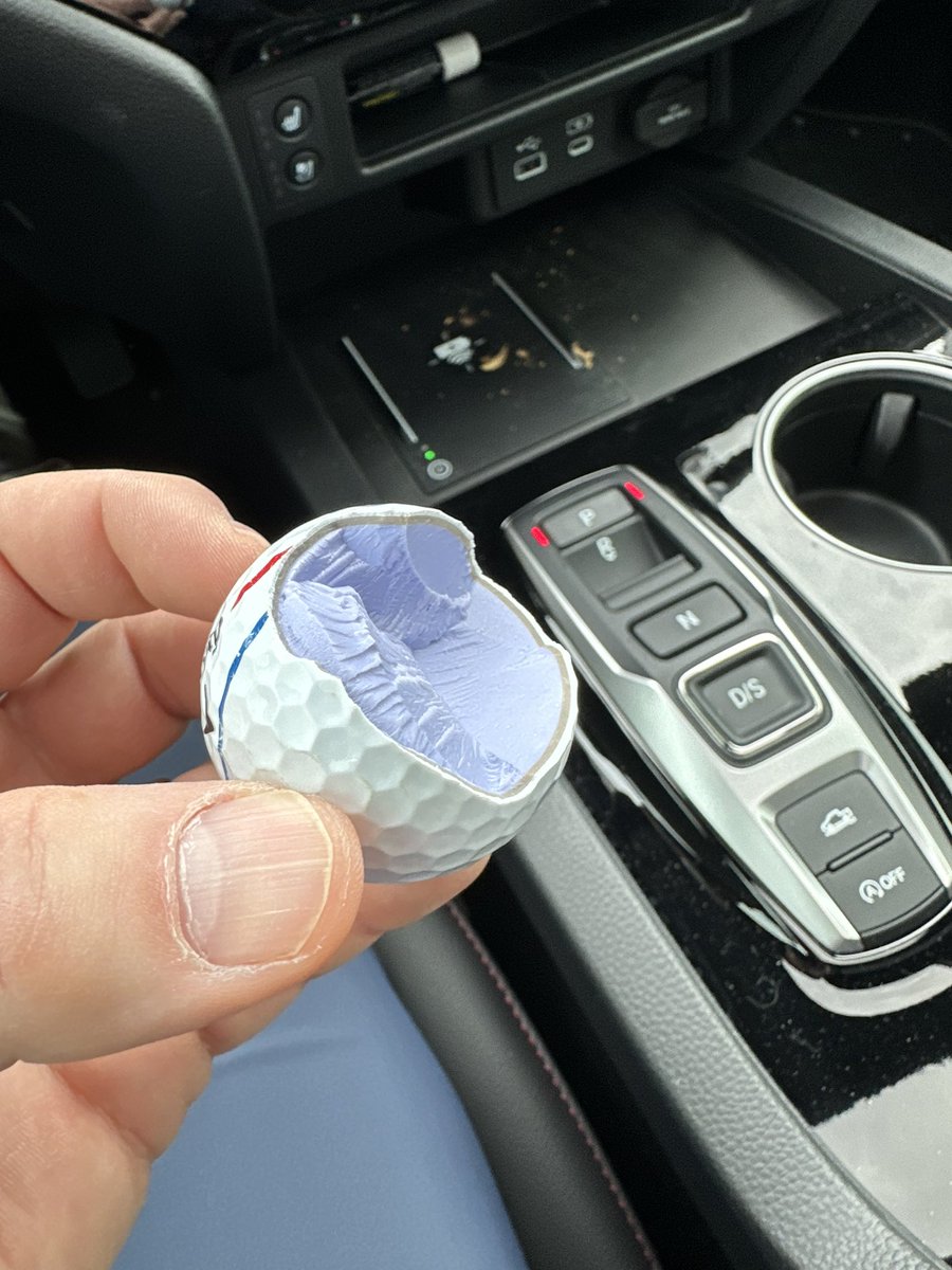 Deaner1993's tweet photo. Hey @CallawayGolf what’s up with this?  Second one in a month. First was at an indoor simulator. This one was outside. #chromeTOOSoft. https://t.co/WGcTiFbk7i