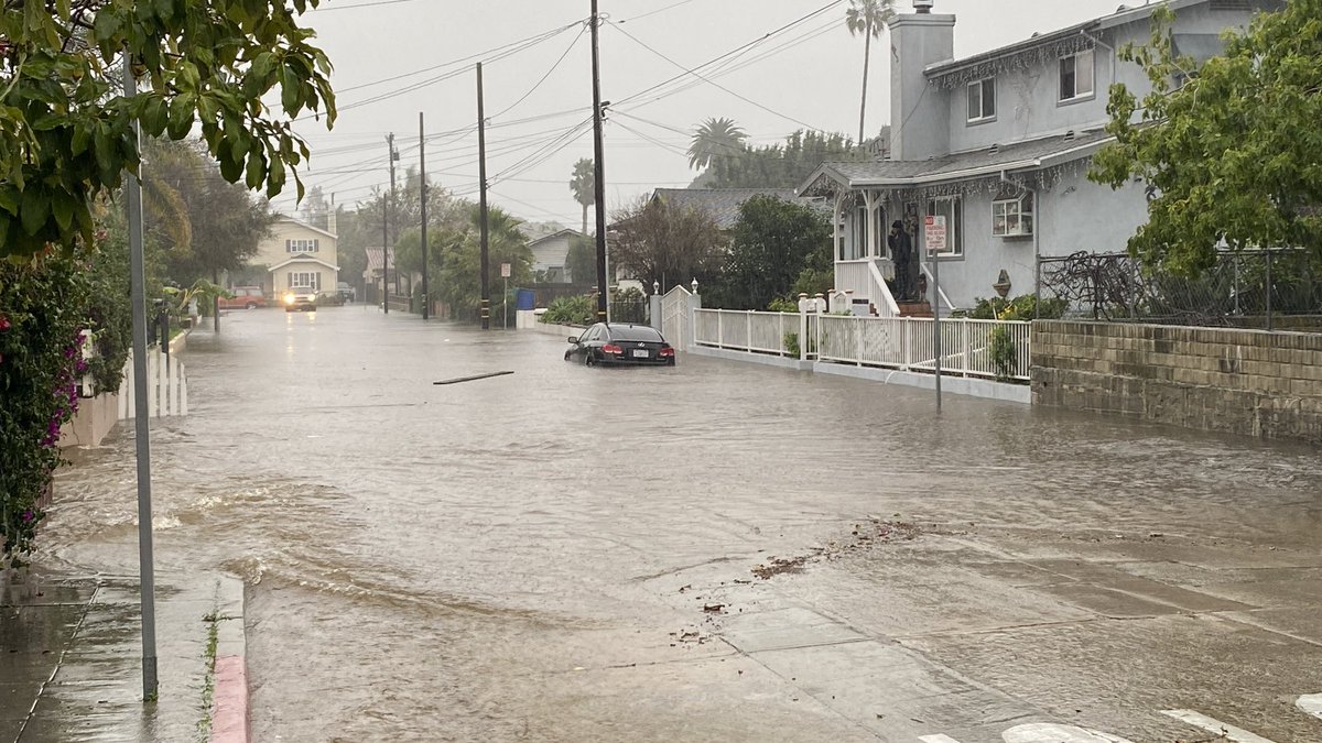 Temporarily reactivating this account for the storm. Expect updates in the future depending on call frequency. Here’s a photo at De La Guerra &amp; Spring right now, compared to last year (Jan, 2023)