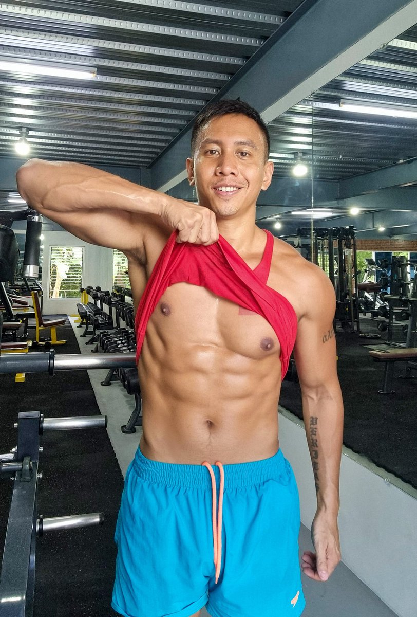 MikeyBustos's tweet photo. Was your new year's resolution health/fitness? Go! https://t.co/Y8udYerUbk