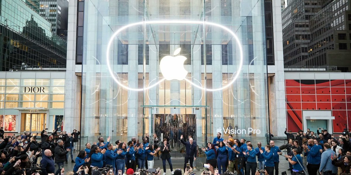 devnationworld's tweet image. 🚀 Calling all developers, dreamers, and innovators!  
🍎 #AppleVisionPro has arrived, and it&apos;s a portal to a world of opportunities. 🌐

🧵Thread: How developers can make the most of this groundbreaking platform?

#SpatialComputing  #DeveloperOpportunities