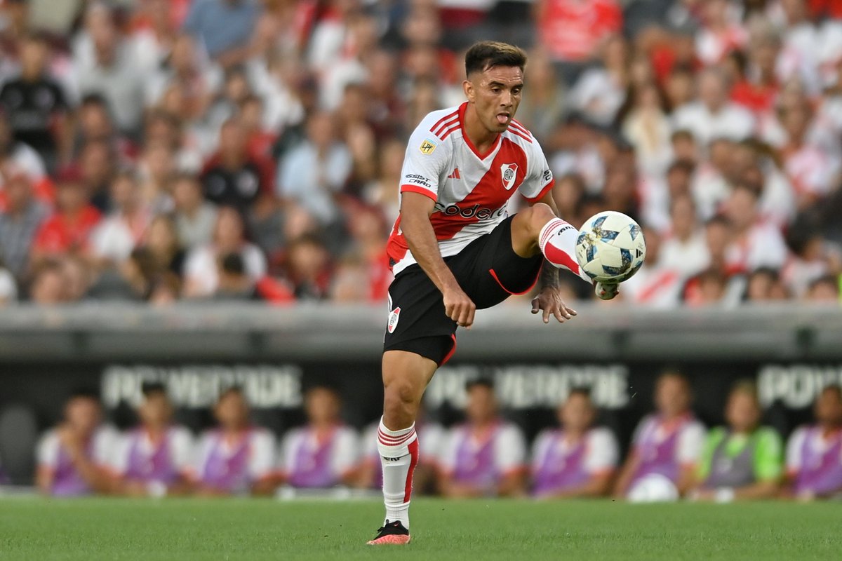 RiverPlate's tweet photo. ⌚️ 15' ST River 5 - Vélez 0

#VamosRiver ⚪️🔴⚪️ https://t.co/Jo3L50iSfS