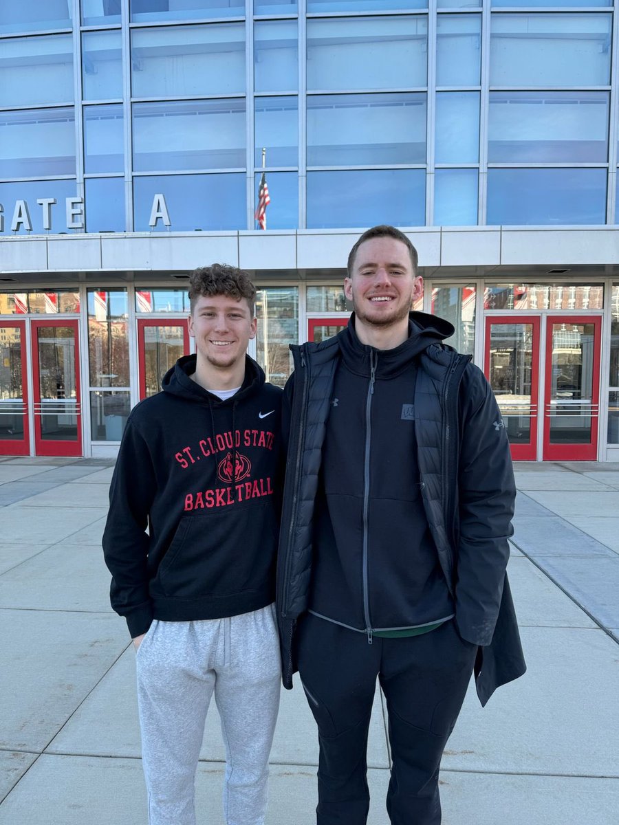Couple of PV Boys Bball legends at the next level supporting each other. Love to see it!! 
<a href="/RCandelino/">Ross Candelino</a> <a href="/NBunkosky3/">Nathan Bunkosky</a> 

#GoSharks #Brotherhood