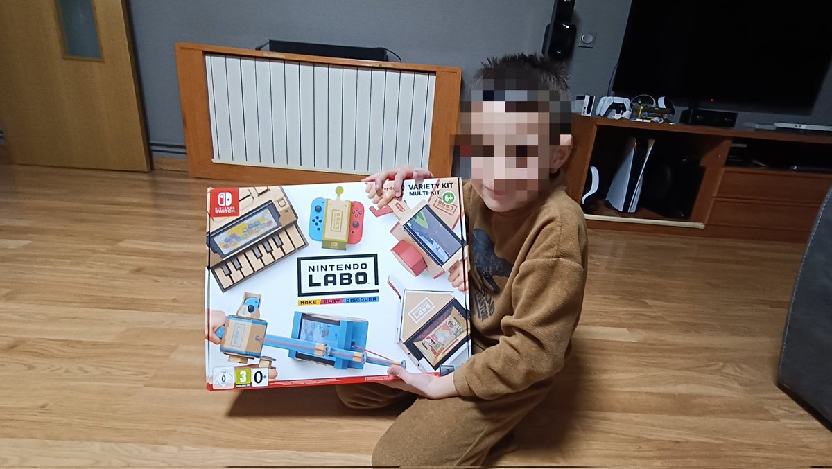 Reconozco que cuando salió hice mil coñas con lo de Nintendo y el cartón, pues posiblemente es el juego de Switch que más estoy disfrutando con mi hijo. 😍😍 En wallapop están nuevos por 4 perras! Dadle! #NintendoLabo