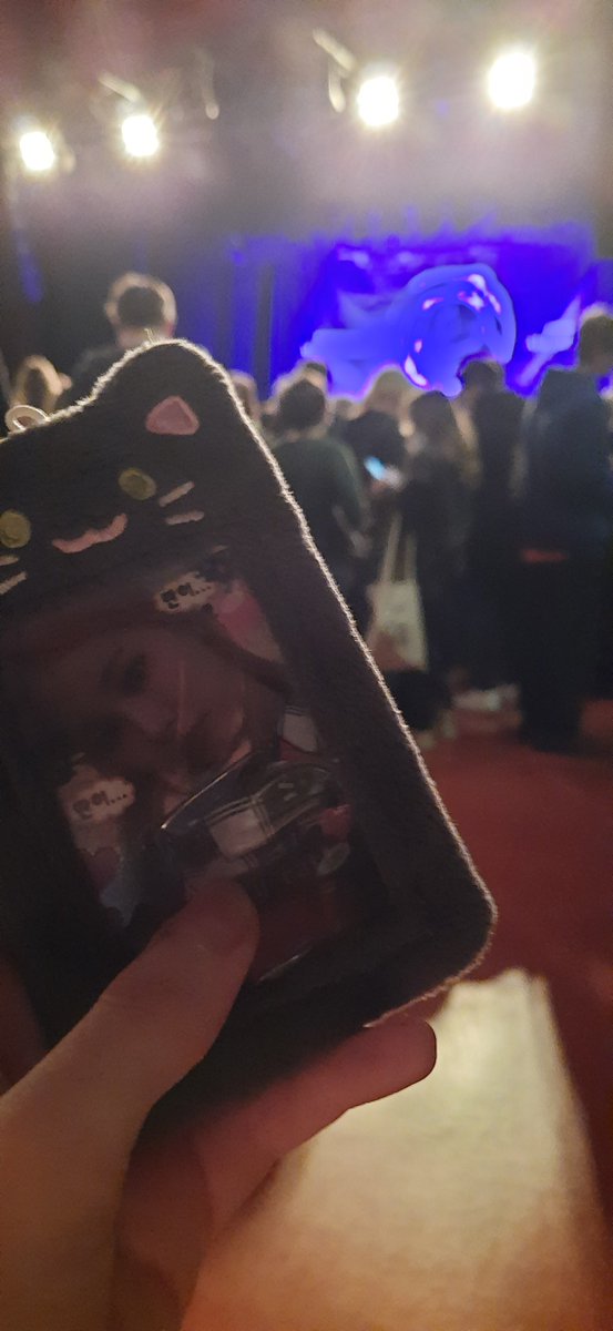 Komyami's tweet photo. Best night ever literally speechless 

#ALL_MY_GIRLS_EVERGLOWINEUROPE
@_mymusictaste @EVERGLOW_STAFF  @EVERGLOW_twt https://t.co/GwLU43fKmO