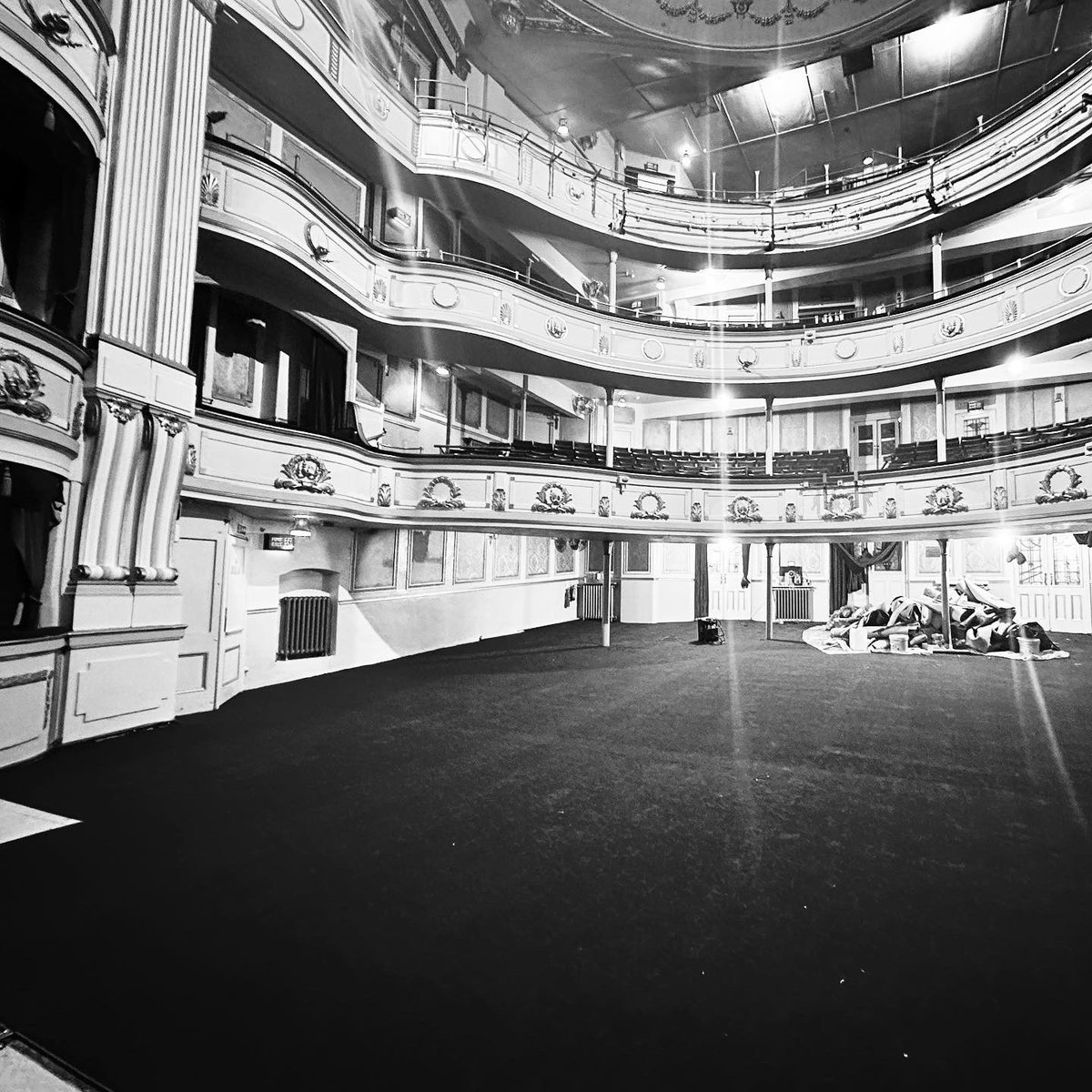 TheatreRoyalBTN's tweet image. Building works behind the scenes photo dump 📸

One more sleep until we’re welcoming audiences back in the building ❤️

#restorationproject #listedbuilding #theatre #brighton #theatreroyalbrighton #behindthescenes #buildingwork