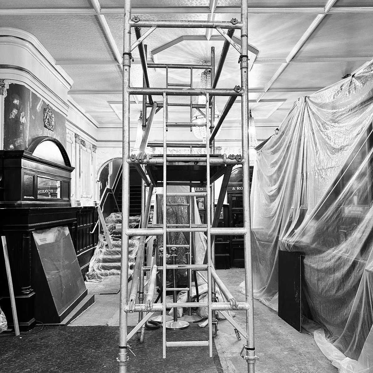 TheatreRoyalBTN's tweet image. Building works behind the scenes photo dump 📸

One more sleep until we’re welcoming audiences back in the building ❤️

#restorationproject #listedbuilding #theatre #brighton #theatreroyalbrighton #behindthescenes #buildingwork