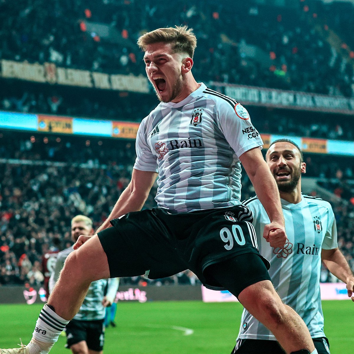 Her zaman, her yerde, en büyük Beşiktaş 🦅 <a href="/Besiktas/">Beşiktaş JK</a>