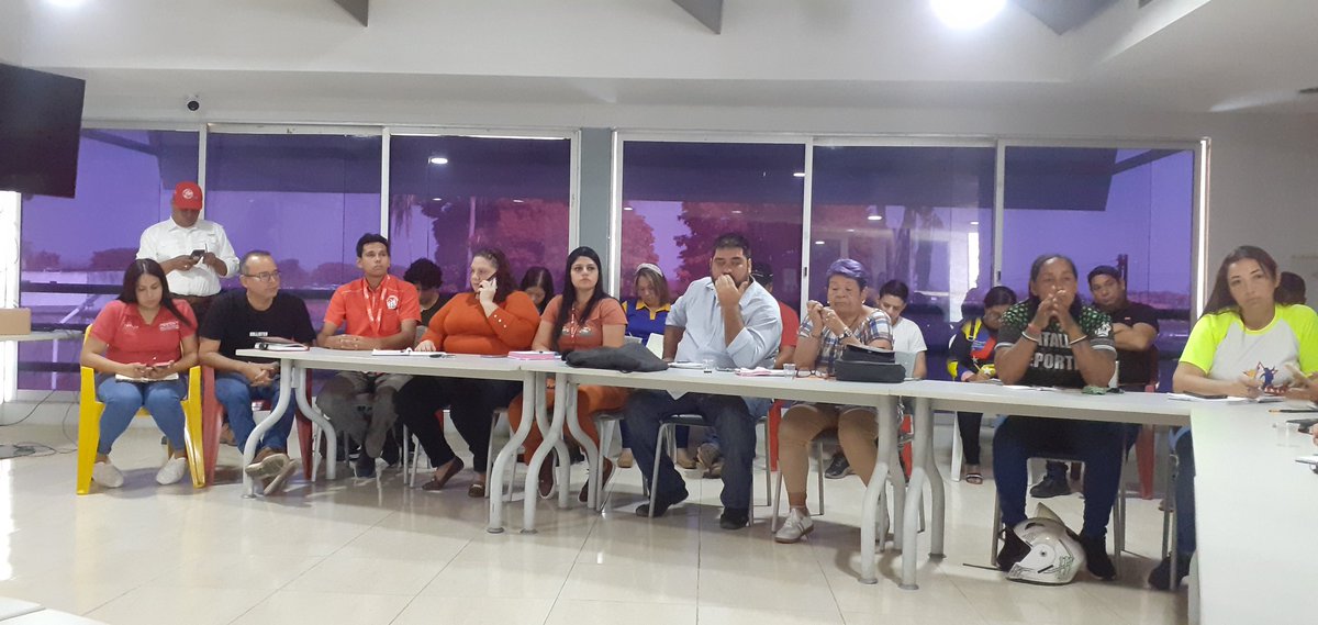 #30Ene | 🇻🇪 Personal <a href="/oaivssbarinas/">Ofic Adm IVSS Barinas</a> participó en  reunión Ordinaria del Sistema de Misiones y Grandes Misiones para la planificación de actividades y jornadas sociales en el estado #Barinas  #PorUnSeguroMasSocial💛💙❤️ <a href="/NicolasMaduro/">Nicolás Maduro</a> <a href="/MagaGutierrezV/">Magaly Gutiérrez Viña</a> <a href="/Somosivss/">Instituto Venezolano de los Seguros Sociales</a>