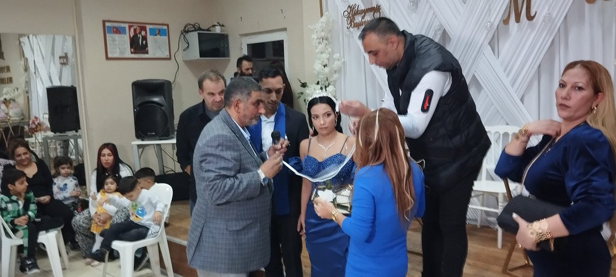 BEDOLDER's tweet photo. Vatan Karael ve mısra çiftinin sözlerine Dernek başkanımız ve yönetim kurulumuz olarak katılım sağladık. Başkanımız Yaşar diktepe söz yüzüklerini kesti. Çiftimize bı ömür boyu mutluluklar dileriz. https://t.co/xqYsrWhoXw