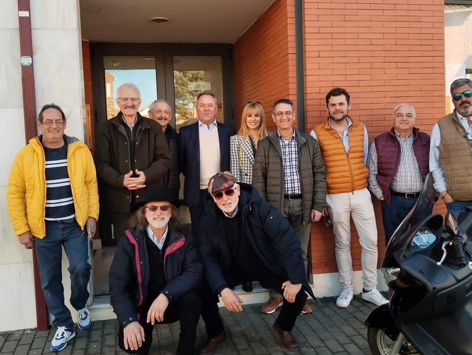 grupoppdipuleon's tweet photo. Los diputados Javier Santiago y Esteban González en la #FeriaSanBlas2024 de #Gradefes, con el concurso-exposición de ganado y la #FeriaAgroalimentaria Comarca de Rueda como principales reclamos https://t.co/N06NpvBh2G