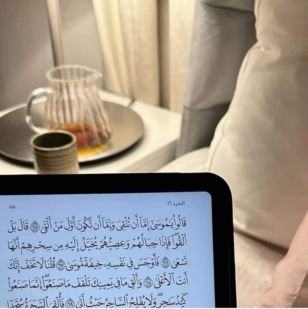 "كنت أعتقد أنَّ العبد هو الذي يحب الله 
أولاً حتى يحبه الله؛ 
حتي قرأت قول الله تعالى
 "فسوف يأتي الله بقومٍ يُحبُّهم ويُحبُّونه".. 
فعلمت أنَّ الذي يحب أولاً هو الله.. 
وكنت أعتقد أنَّ العبد هو الذي يتوب أولاً حتى يتوب الله عليه؛
 حتى قرأت قوله تعالى "
ثُمَّ تَابَ عليهم