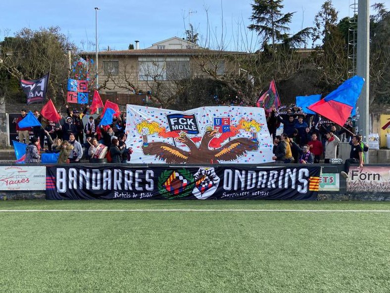 CatGrada's tweet photo. Els Bandarres Ondarins, fundats el 2018, grup de supporters de la Unió Esportiva Tàrrega. https://t.co/YEylip9YQi