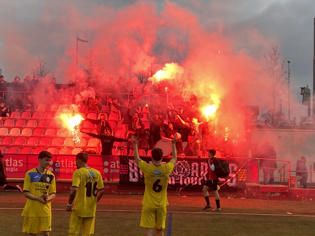 CatGrada's tweet photo. Els Bandarres Ondarins, fundats el 2018, grup de supporters de la Unió Esportiva Tàrrega. https://t.co/YEylip9YQi