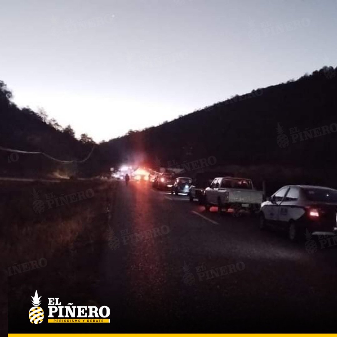ELPINERO's tweet photo. #RELEVANTE🗣🆕️ #Oaxaca: Accidente de autobús deja múltiples heridos en la carretera #Tlaxiaco-#Yucudaa
Redacción El Piñero
Oaxaca, Mexico.-- La noche del sábado 3 de Febrero, un trágico suceso conmovió a la región de la #Mixteca, cuando un autobús de la línea #AMAO que transitaba la ruta #Chalcatongo-#CDMX volcó en la carretera #Tlaxiaco-#Yucudaa, cerca de la trituradora en #Teposcolula.
https://t.co/aXybPkrFkL