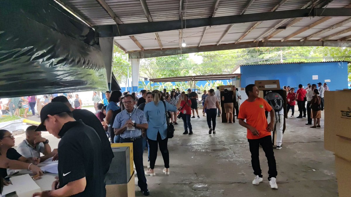 Así las elecciones desde Usulután en. instituto Nacional y en el centro de gobierno