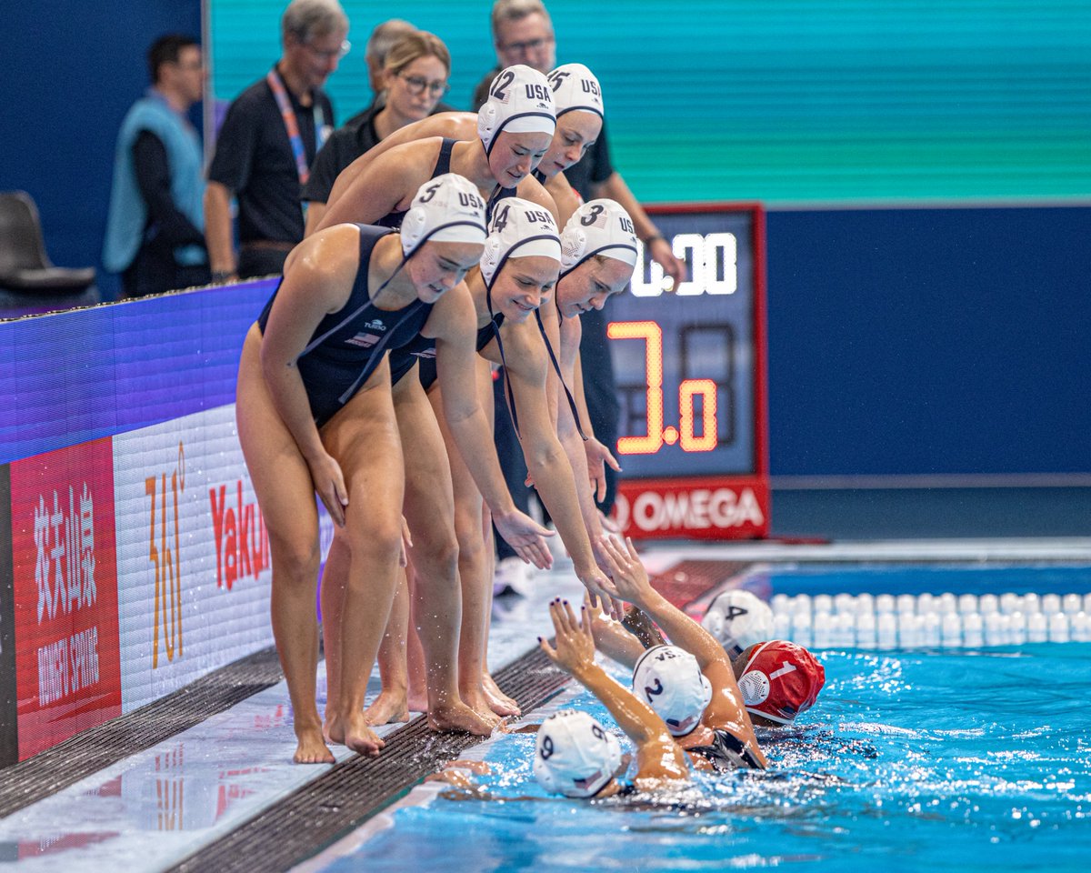 It was a good day in Doha for the @TeamUSA Women as they opened up World Championship action with a 10-8 win over the Netherlands. RECAP: usawaterpolo.org/news/2024/2/4/… Photos by Zac Hudson (1/2) #AquaDoha24